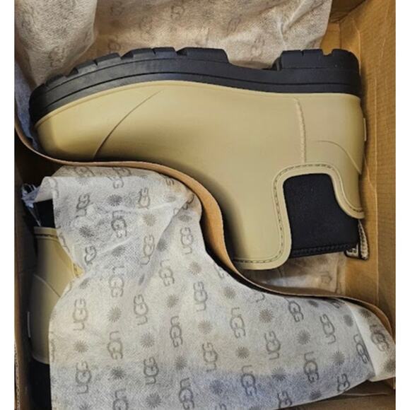 UGG greenish khaki and Black rain Boots - Picture 7 of 7